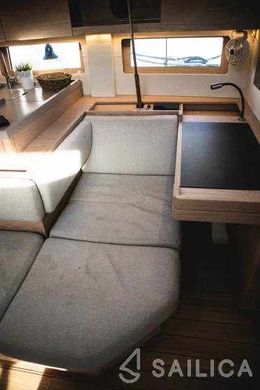 Oceanis 51.1 - Yacht Charter Sailica