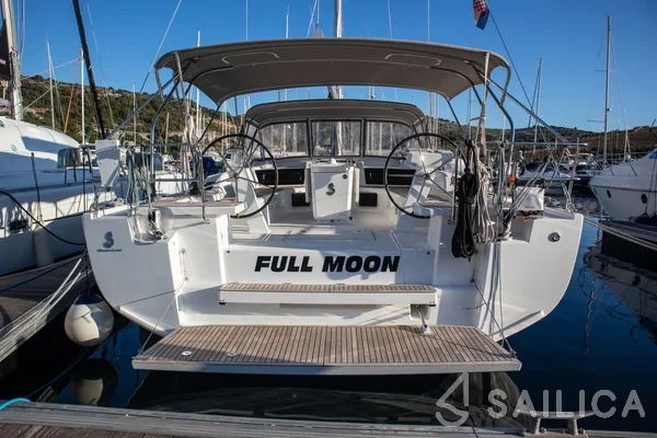 Oceanis 51.1 - Yacht Charter Sailica