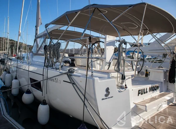 Oceanis 51.1 - Yacht Charter Sailica