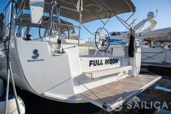 Oceanis 51.1 - Yacht Charter Sailica