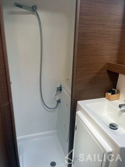 Lagoon 42 - Yacht Charter Sailica