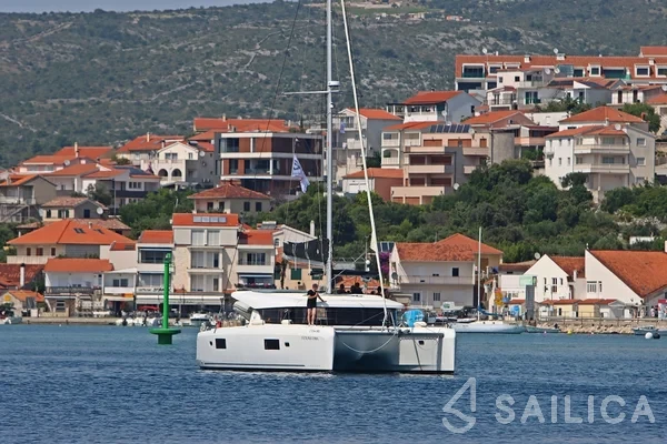 Lagoon 42 - Yacht Charter Sailica