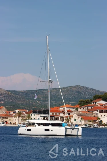 Lagoon 42 - Yacht Charter Sailica