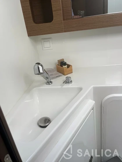 Lagoon 42 - Yacht Charter Sailica