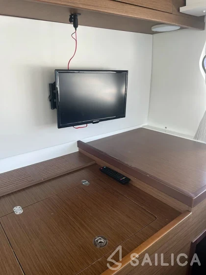 Lagoon 42 - Yacht Charter Sailica