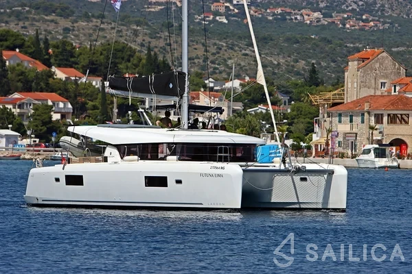 Lagoon 42 - Yacht Charter Sailica
