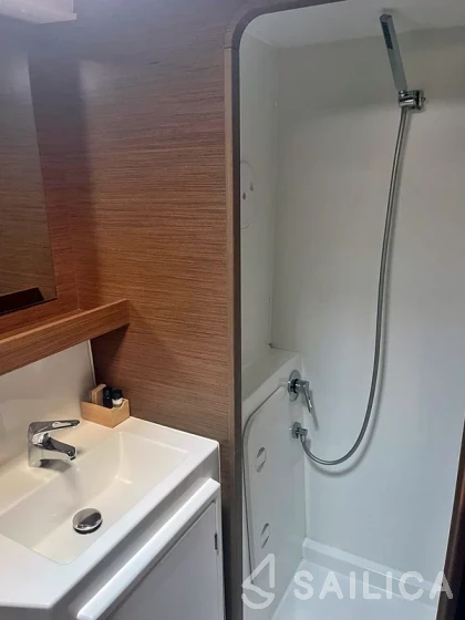 Lagoon 42 - Yacht Charter Sailica