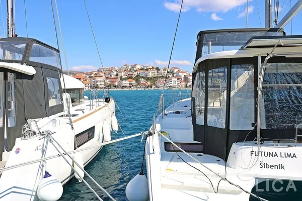 Lagoon 42 - Yacht Charter Sailica