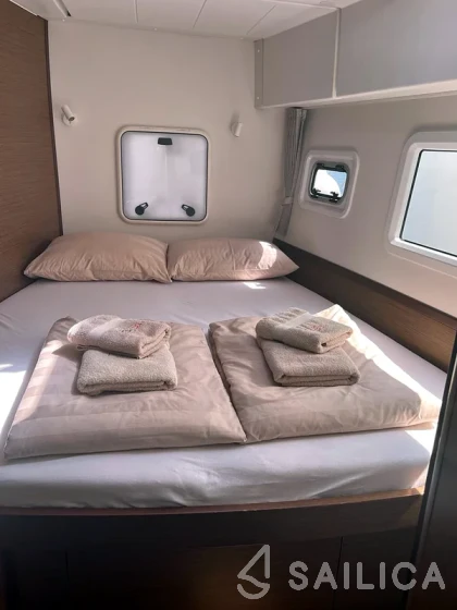 Lagoon 42 - Yacht Charter Sailica