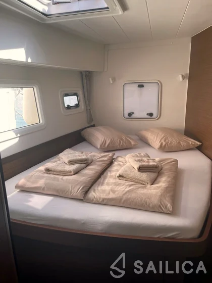 Lagoon 42 - Yacht Charter Sailica