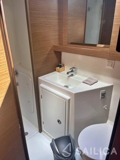 Lagoon 42 - Yacht Charter Sailica