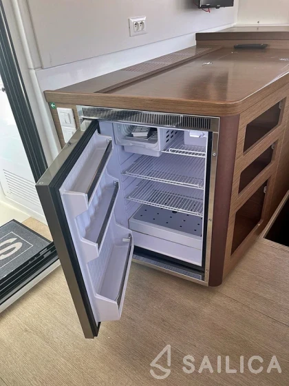 Lagoon 42 - Yacht Charter Sailica