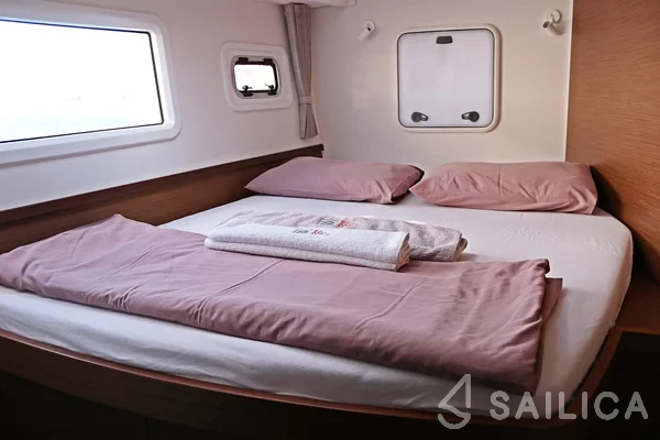 Lagoon 42 - Yacht Charter Sailica