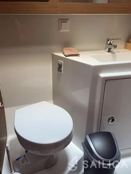 Lagoon 42 - Yacht Charter Sailica