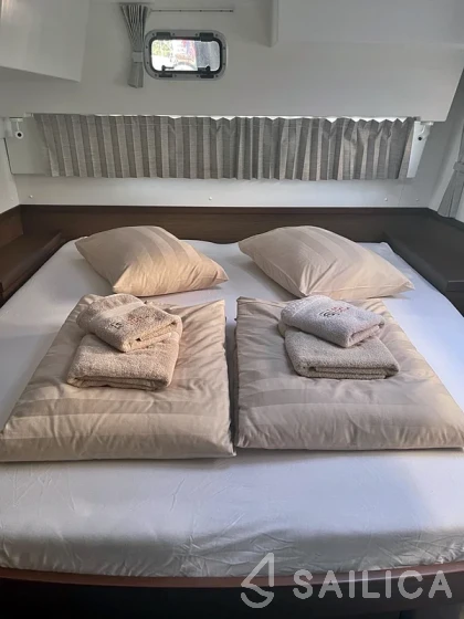 Lagoon 42 - Yacht Charter Sailica