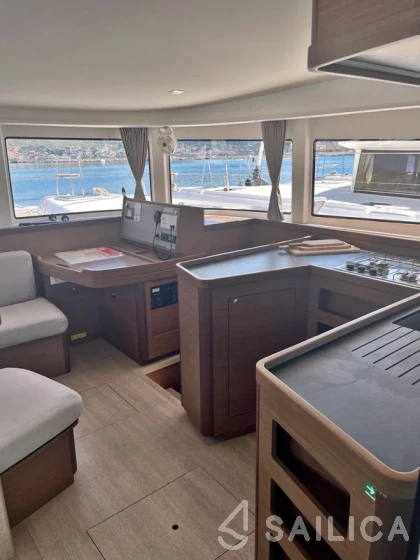 Lagoon 42 - Yacht Charter Sailica