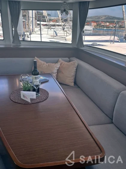 Lagoon 42 - Yacht Charter Sailica