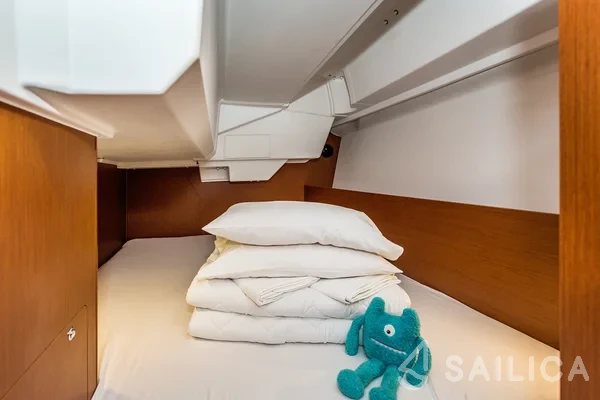 Oceanis 38.1 - Yacht Charter Sailica