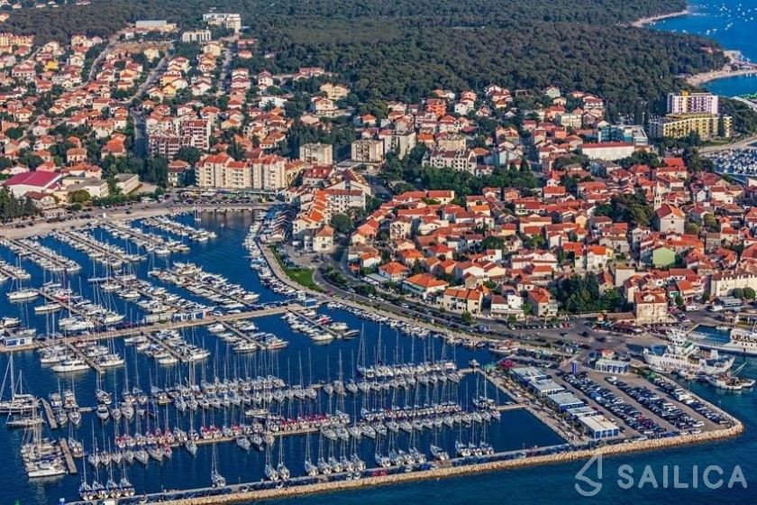 Hanse 415 - Yacht Charter Sailica