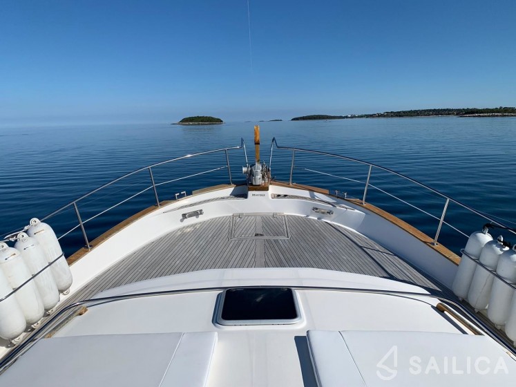 Menorquin 160 - Yacht Charter Sailica