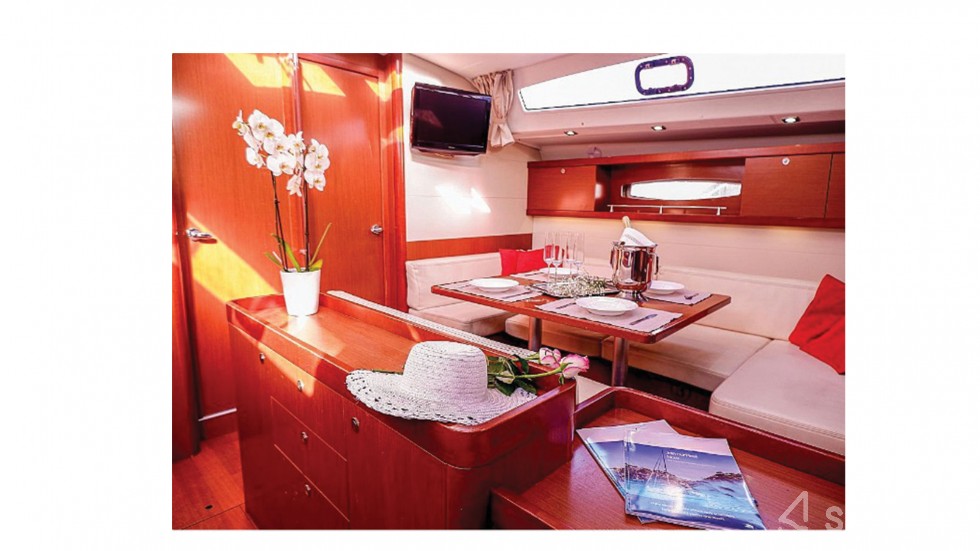 Oceanis 50 - Yacht Charter Sailica