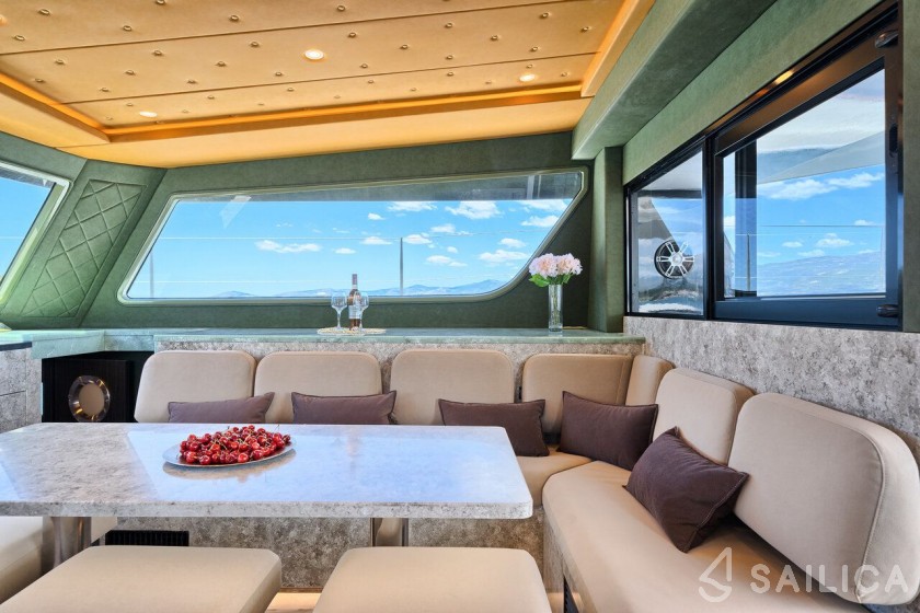 Luna 49 - Yacht Charter Sailica