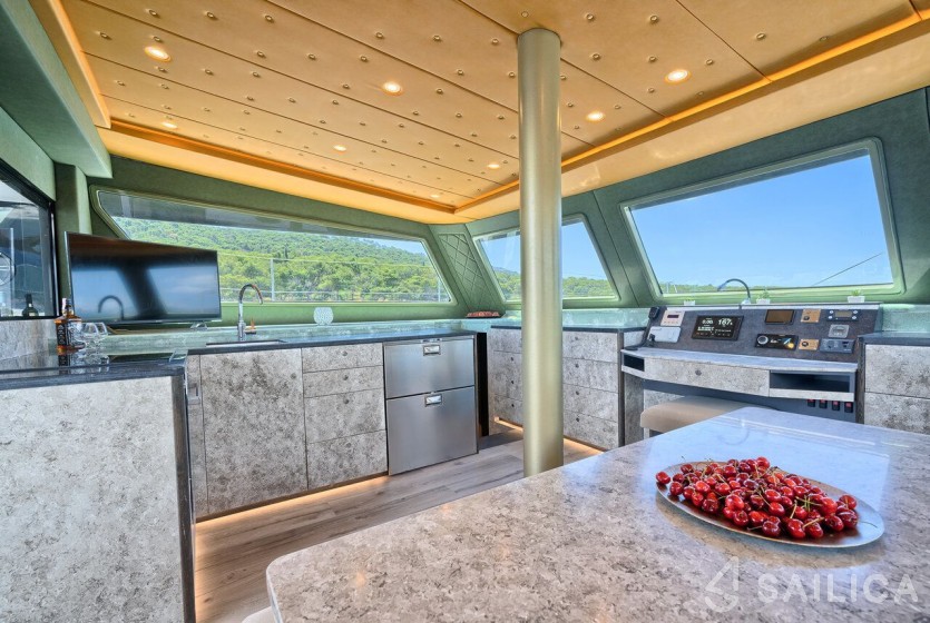Luna 49 - Yacht Charter Sailica