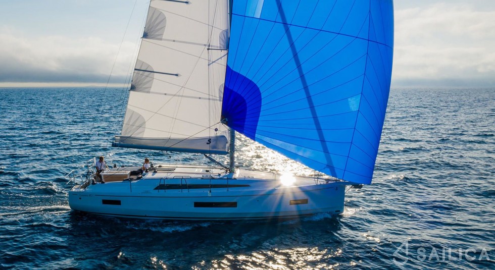 Oceanis 40 - Yacht Charter Sailica