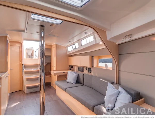 Oceanis 38 - Yacht Charter Sailica
