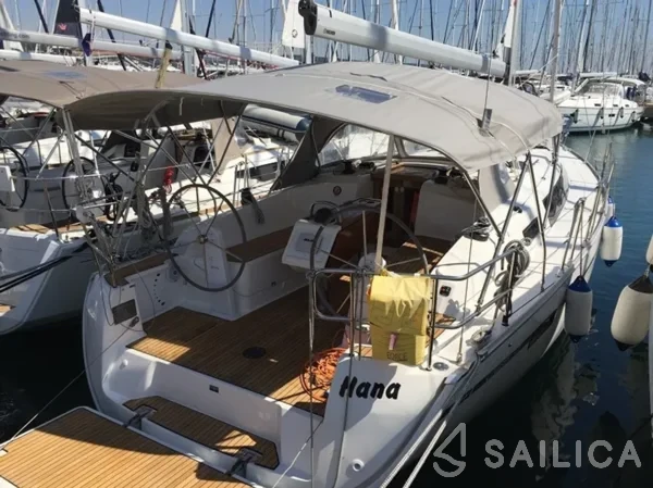 Bavaria 37 Cruiser - Photo #14 Bavaria 37 Cruiser - Yacht Charter Sailica