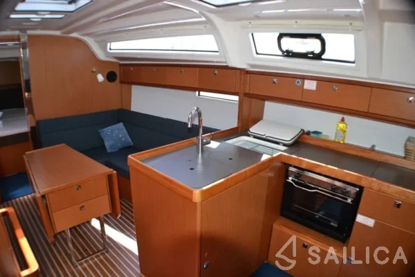 Bavaria 37 Cruiser - Photo #31 Bavaria 37 Cruiser - Yacht Charter Sailica