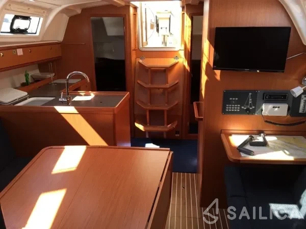 Bavaria 37 Cruiser - Photo #25 Bavaria 37 Cruiser - Yacht Charter Sailica