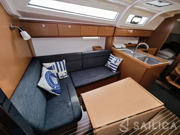 Bavaria 37 Cruiser - Photo #29 Bavaria 37 Cruiser - Yacht Charter Sailica