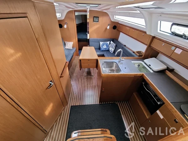 Bavaria 37 Cruiser - Photo #26 Bavaria 37 Cruiser - Yacht Charter Sailica