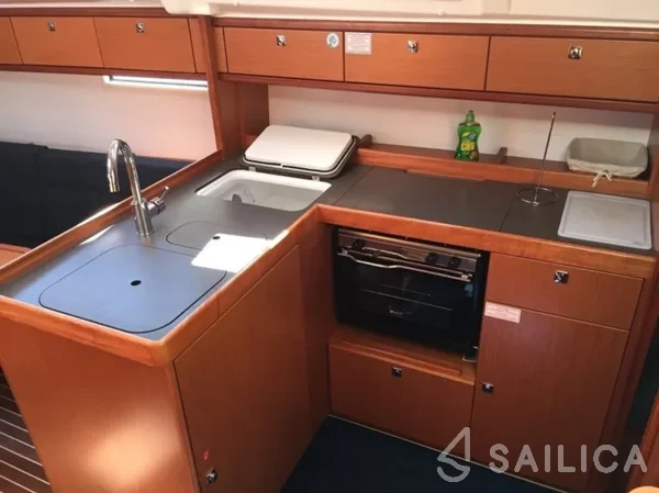 Bavaria 37 Cruiser - Photo #37 Bavaria 37 Cruiser - Yacht Charter Sailica