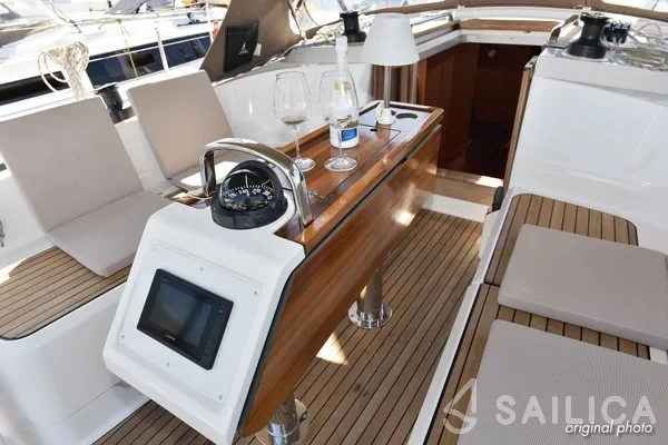 Bavaria 37 Cruiser - Yacht Charter Sailica