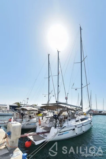 Bavaria 37 Cruiser - Yacht Charter Sailica