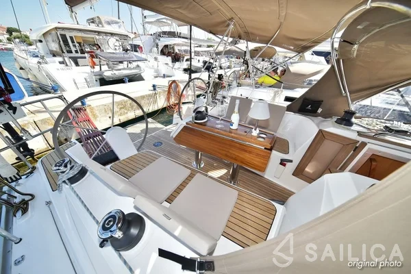 Bavaria 37 Cruiser - Yacht Charter Sailica