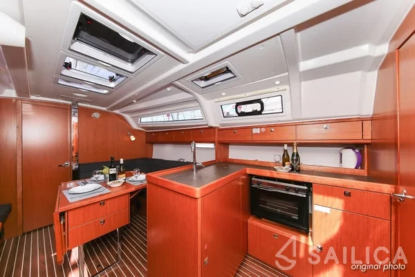 Bavaria 37 Cruiser - Yacht Charter Sailica