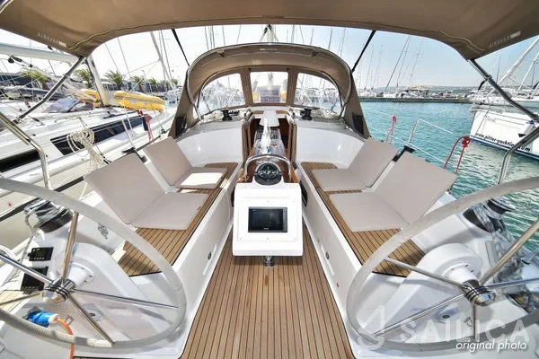 Bavaria 37 Cruiser - Yacht Charter Sailica