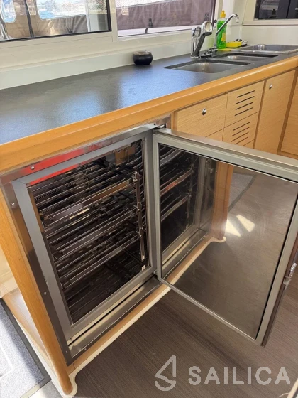 Lagoon 421 - Yacht Charter Sailica