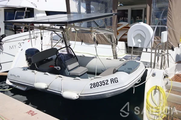 Lagoon 421 - Yacht Charter Sailica