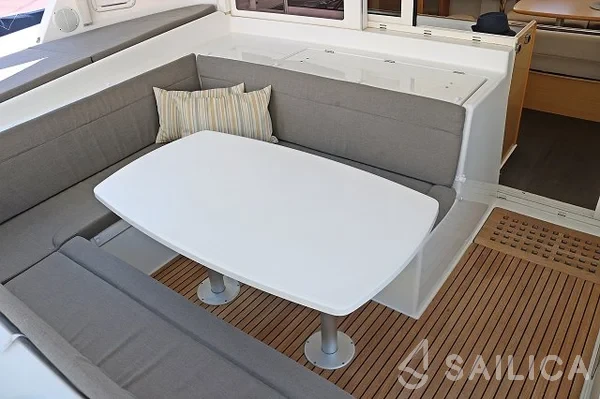 Lagoon 421 - Yacht Charter Sailica