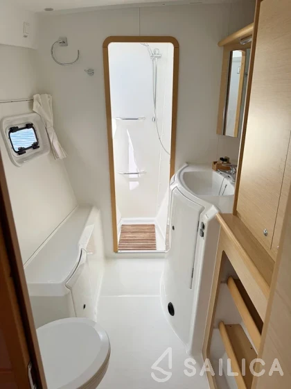 Lagoon 421 - Yacht Charter Sailica