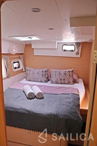 Lagoon 421 - Yacht Charter Sailica