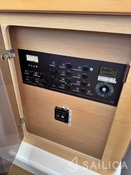 Lagoon 421 - Yacht Charter Sailica