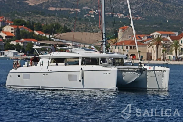 Lagoon 421 - Yacht Charter Sailica