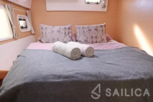 Lagoon 421 - Yacht Charter Sailica