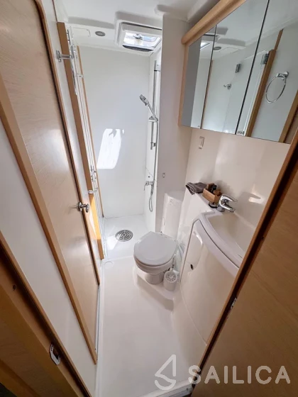 Lagoon 421 - Yacht Charter Sailica
