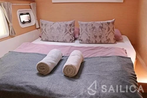 Lagoon 421 - Yacht Charter Sailica